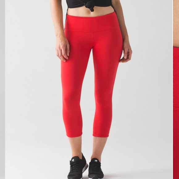 lululemon athletica Pants - Lululemon Wunder Under Crop size 6 EUC